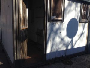 Ellos montan actos y los caballos aplauden